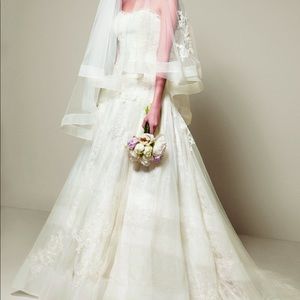 White by Vera Wang Chantilly Lace Wedding Dress